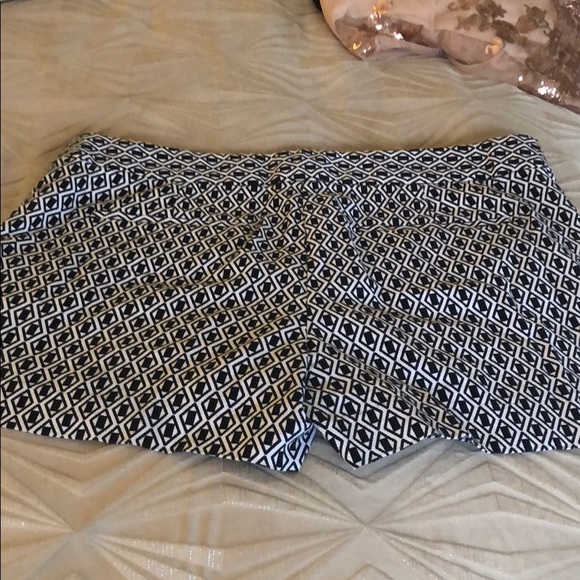 Joe fresh black & white shorts. Flat front 12 new - Picture 3 of 3